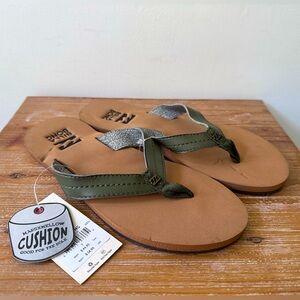 NWT | W7 | Billabong Azul Flip Flops